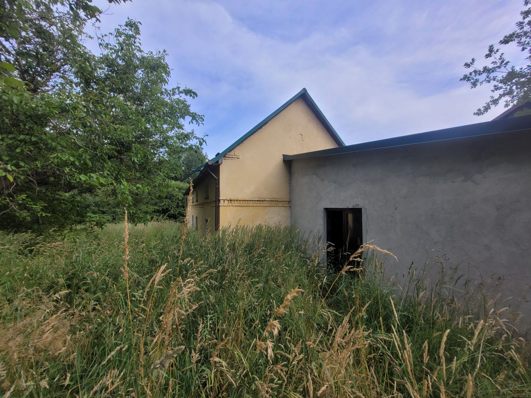 Nieruchomość usługowo-mieszkaniowa przy drodze S-6, zdjęcie 1